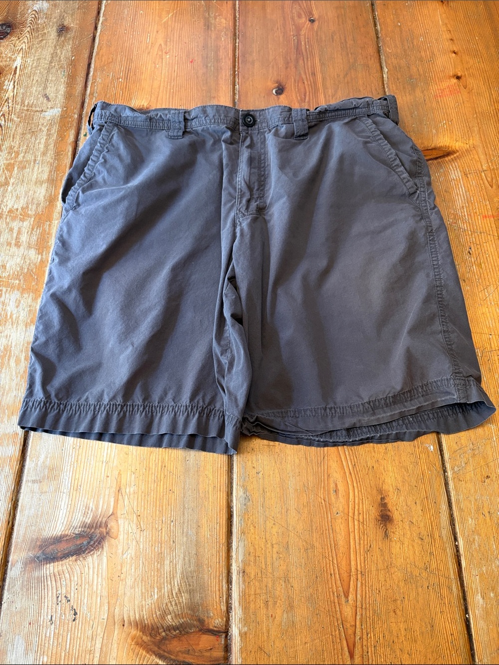 Columbia Men’s Charcoal Outdoor Shorts 36 Cotton Flat Front Casual Hiking